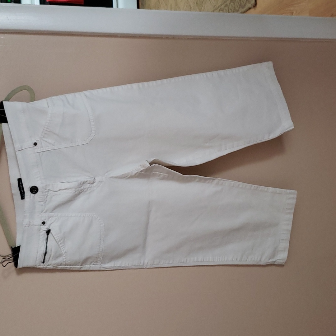 Capris White